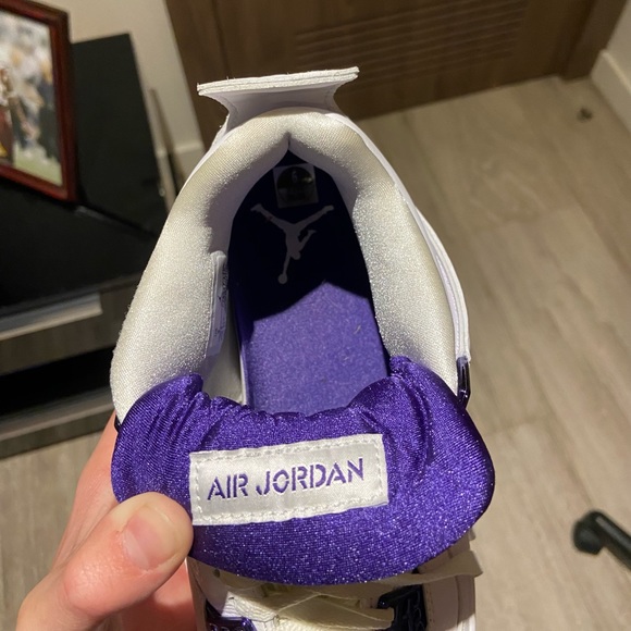 Jordan 4 Retro Metallic Purple - Picture 7 of 9